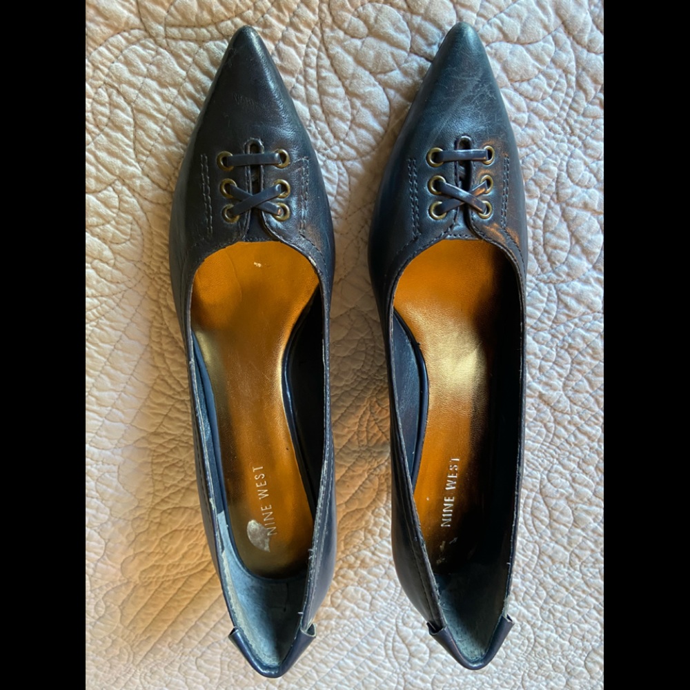 Gently used Nine West navy pumps   Great for work, dressed up, or jeans